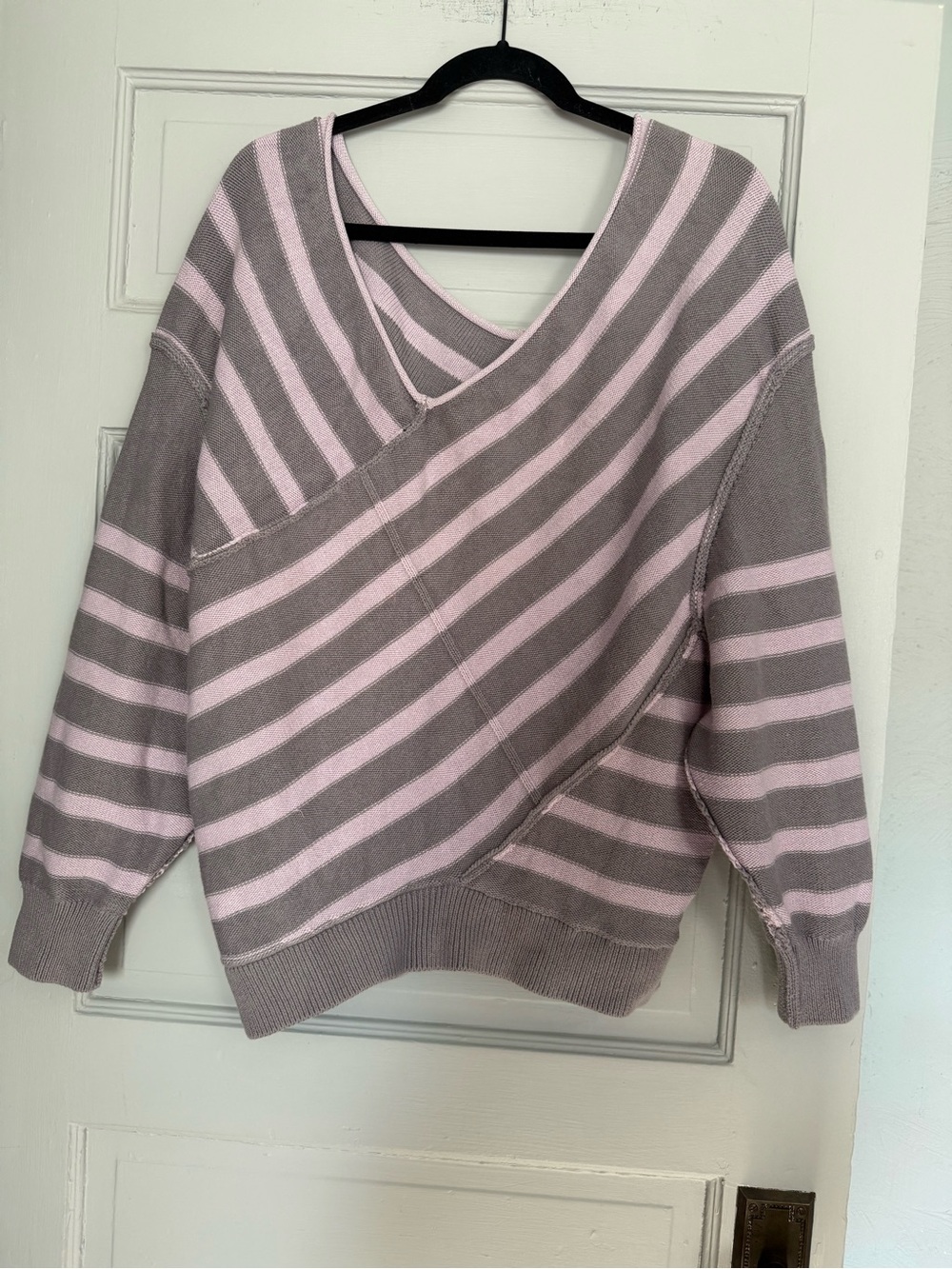We The Free Crossover Pullover size XL - Picture 2 of 9
